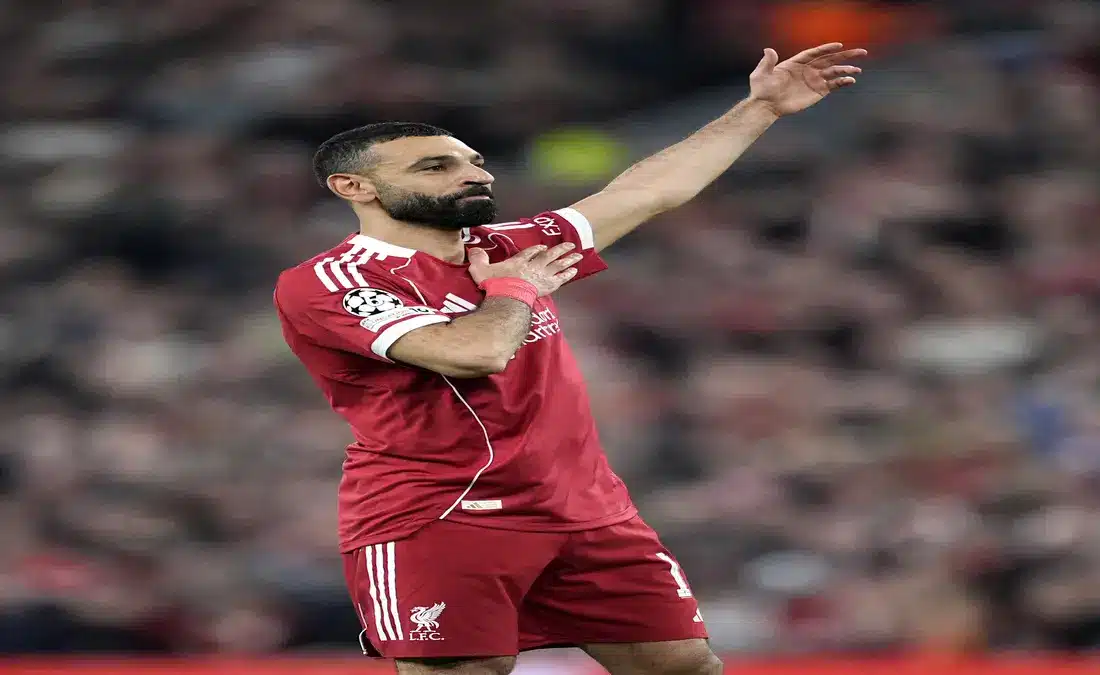ليفربول يكرم محمد صلاح بحذاء خاص في مباراة وداعه