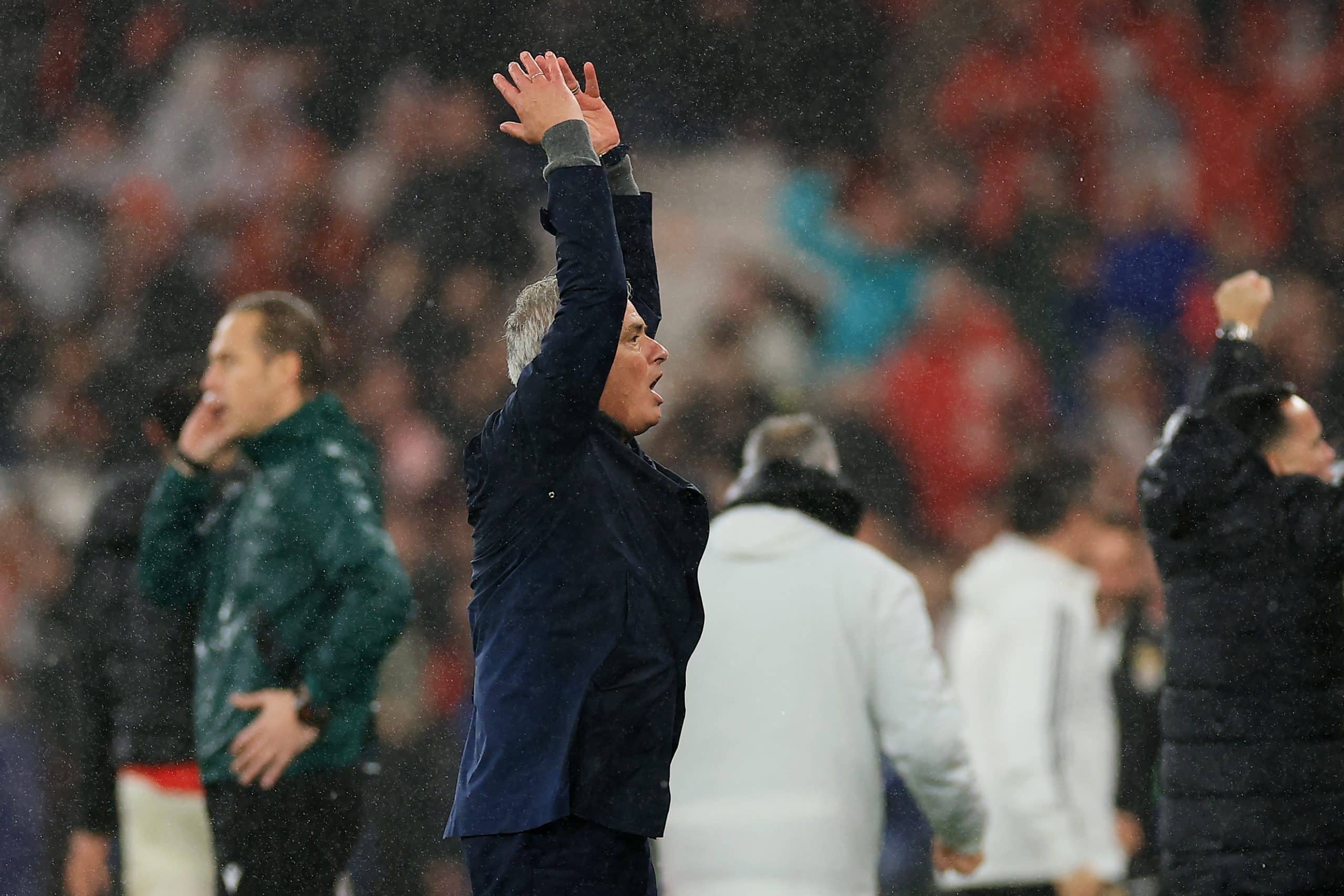 مورينيو يعود إلى ريال مدريد بجهود مينديز