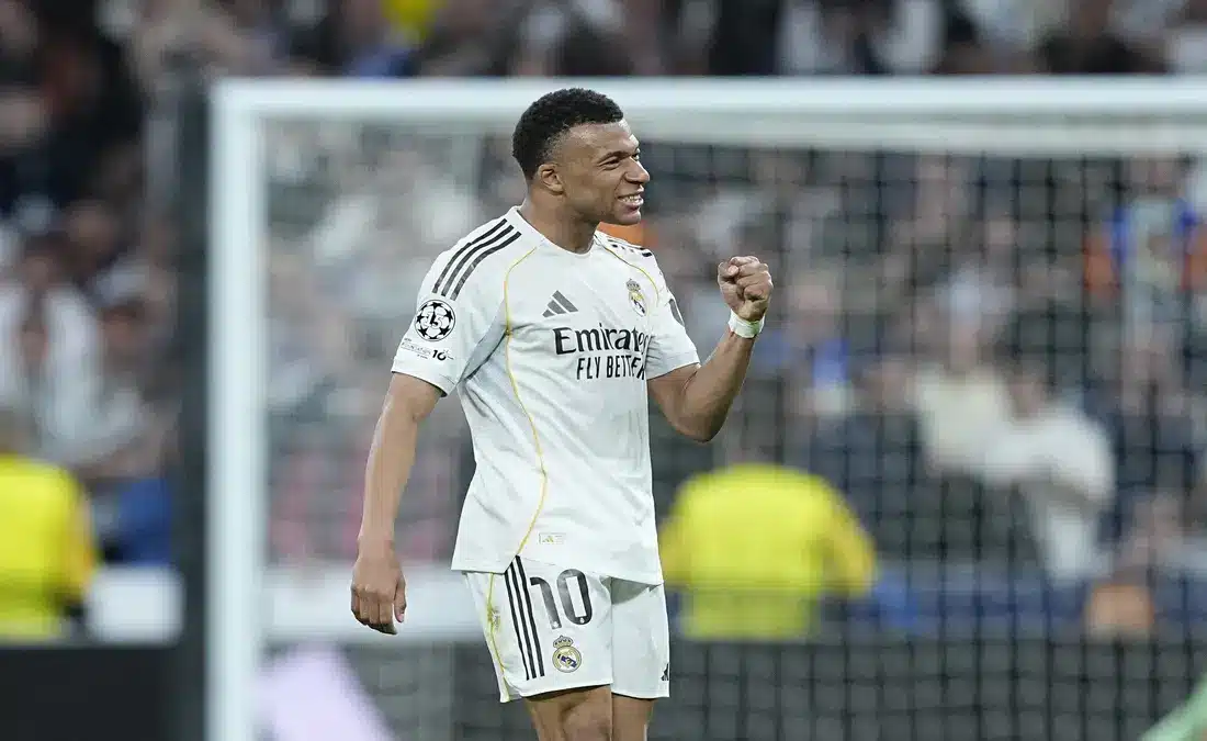 كيليان مبابي يتوج بلاعب الموسم لريال مدريد 2025-2026