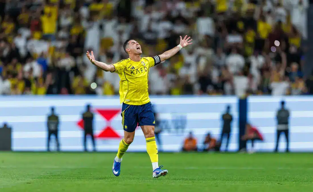 رونالدو يقرأ سورة الفاتحة قبل تتويج النصر بالدوري