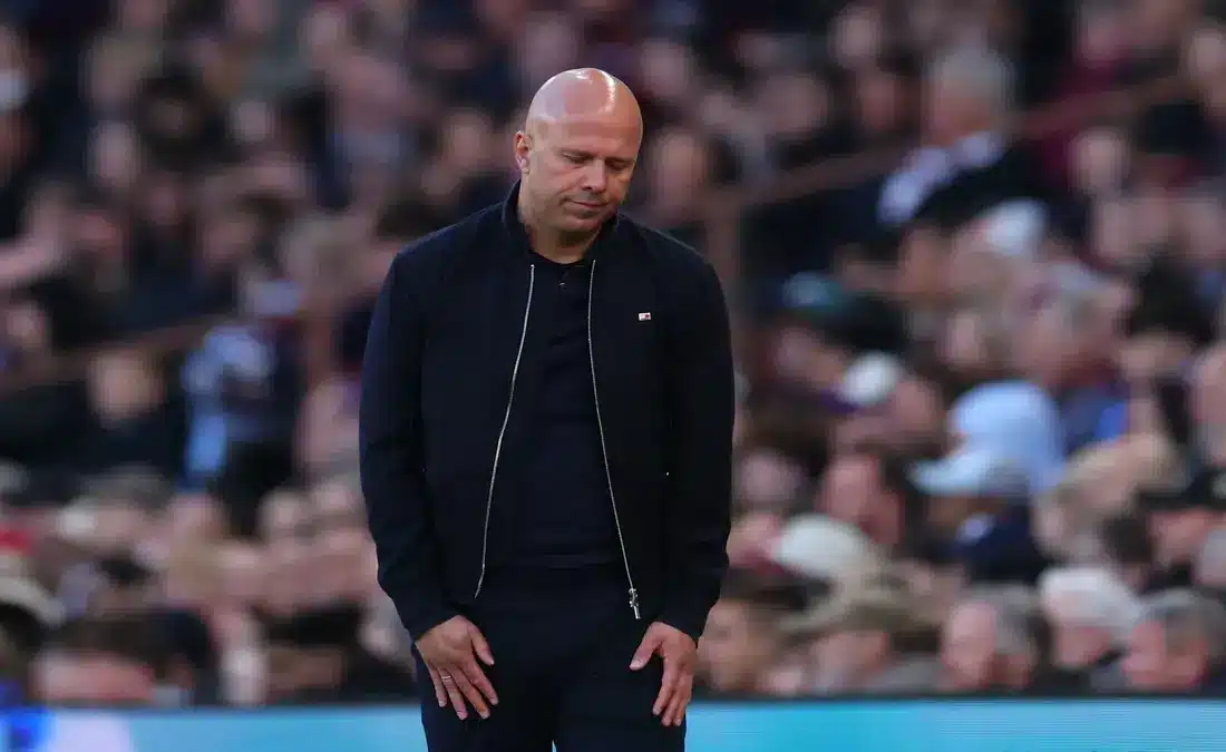 ليفربول يدرس استبدال سلوت بمدرب بورنموث إيراولا