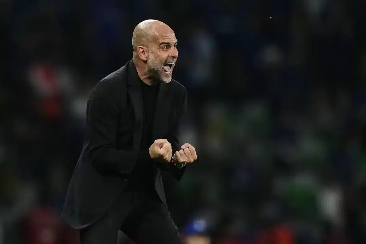 جوارديولا يودّع مانشستر سيتي في حفل عاطفي